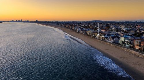 10 66th Pl, Long Beach, CA, 90803-4511 | Card Image