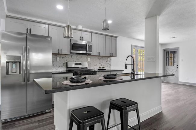 702 Pennington St, House other with 3 bedrooms, 2 bathrooms and 2 parking in Houston TX | Image 6