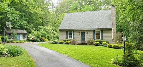 19 Oak Leaf Cir, Coventry, CT, 06238-1661 | Card Image
