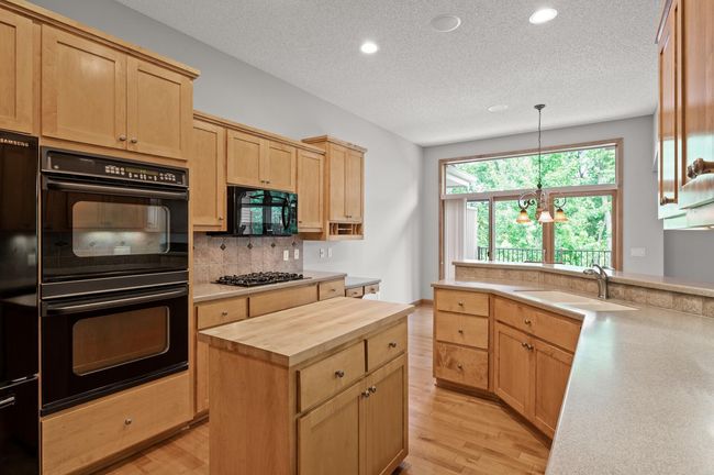 Gas cooktop and double oven make this kitchen a cooks dream! | Image 9