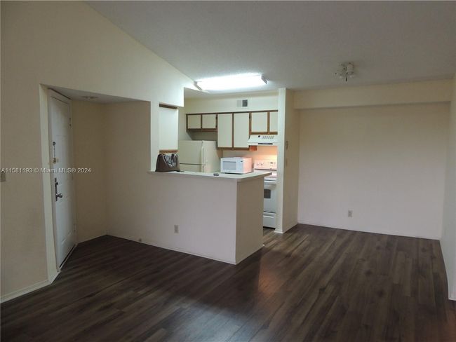 APT-4304 - 2846 S University Dr, Condo with 1 bedrooms, 1 bathrooms and null parking in Davie FL | Image 4