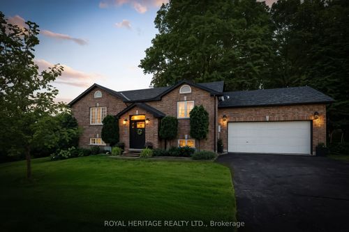 115 St Mary'S Crt, Grafton, ON, K0K2G0 | Card Image