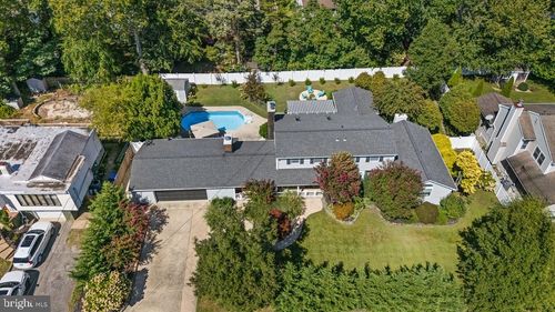 130 Cranmoor Dr, Toms River, NJ, 08753-6806 | Card Image