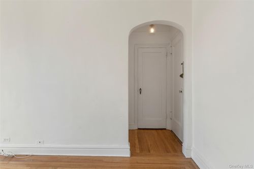 apt-5m-14 Chatsworth Ave, Larchmont, NY, 10538-2103 | Card Image