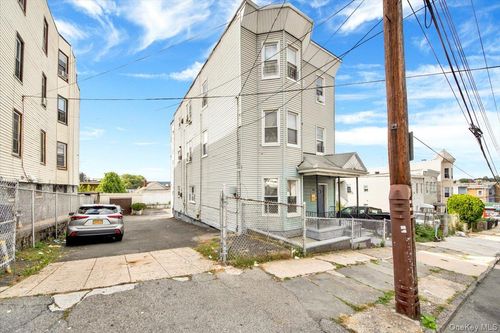 131 Beech St, Yonkers, NY, 10701-4050 | Card Image