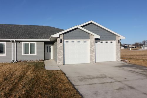 1813 20th Ave W, Spencer, IA, 51301-2634 | Card Image