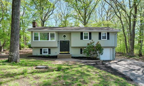 9 West Dr, Gales Ferry, CT, 06335-1645 | Card Image