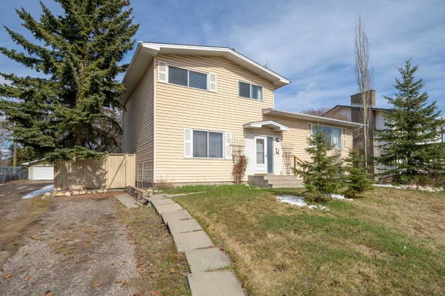 4448 Brentwood Green Nw, Home with 4 bedrooms, 1 bathrooms and 2 parking in Calgary AB | Image 3