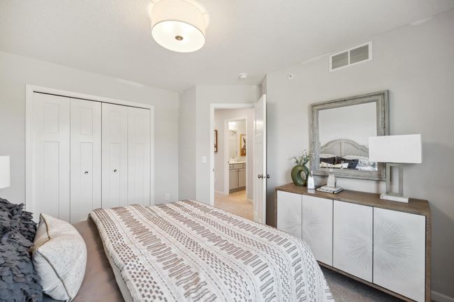 Owners Bedroom King Size Living | Image 9