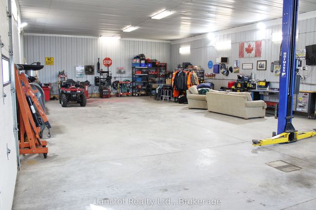 402558 Grey Road 17, House other with 2 bedrooms, 2 bathrooms and 10 parking in Georgian Bluffs ON | Image 7