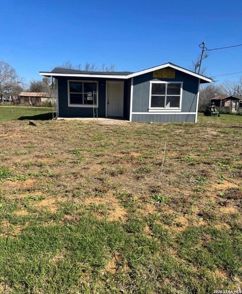 416 E Curtis St, Dilley, TX, 78017-3960 | Card Image