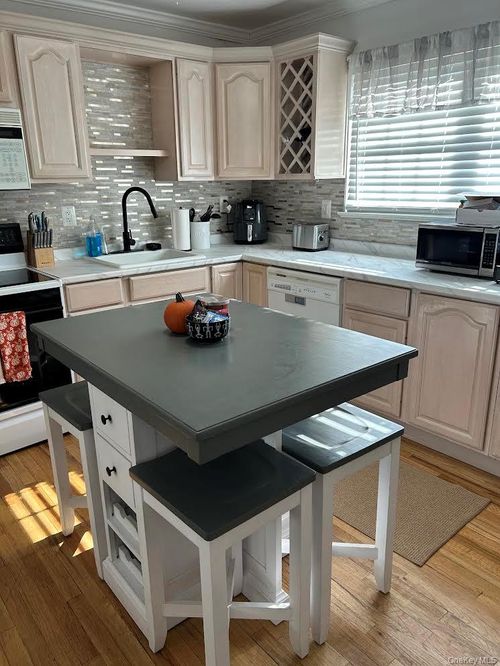 2-11 Sexton Place, Oyster Bay, NY, 11735 | Card Image