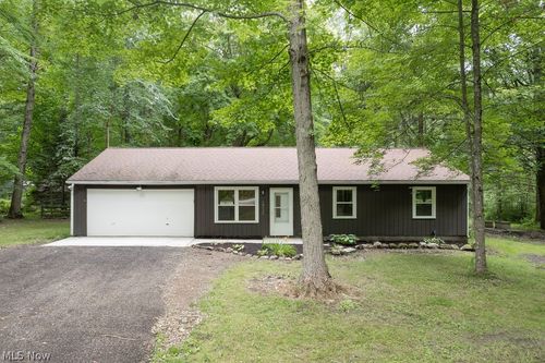 18620 Shaw Rd, Chagrin Falls, OH, 44023-9522 | Card Image