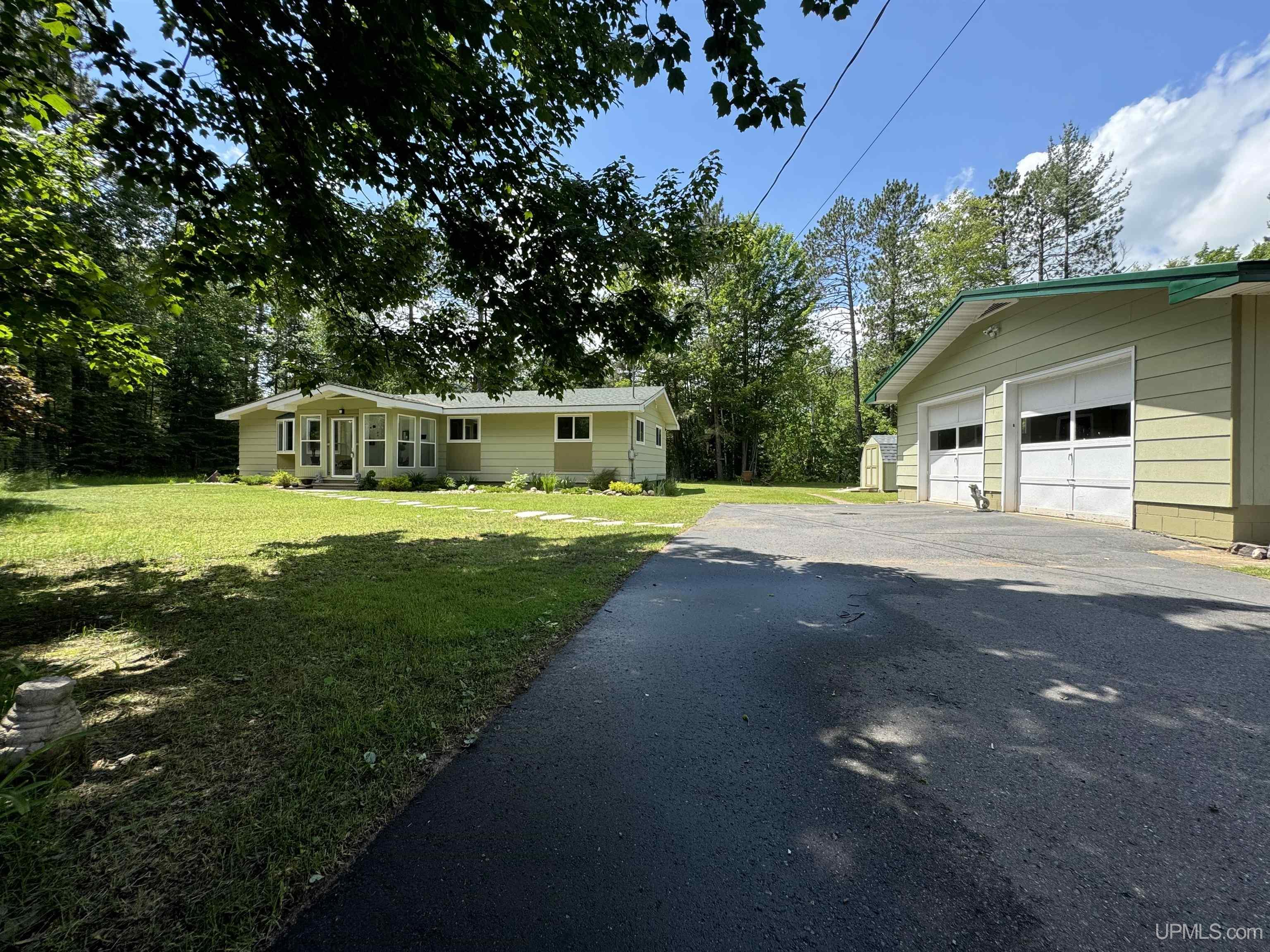 River Dr, Gwinn, MI 49841