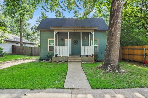 206 N Wood St, Cleburne, TX, 76033-3833 | Card Image