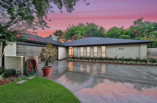813 E Green Belt Dr, Sugar Land, TX, 77498-2770 | Card Image