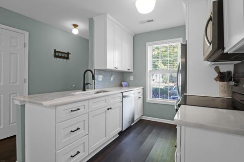 329 Reagan Dr, Summerville, SC, 29486-8059 | Card Image