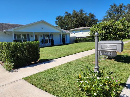 2310 Medford Ln, Brandon, FL, 33511-7234 | Card Image