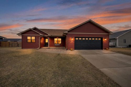 376 S 7th St, EVANSVILLE, WI, 53536-8935 | Card Image