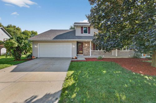 809 Southbound Dr, DeForest, WI, 53532-1758 | Card Image