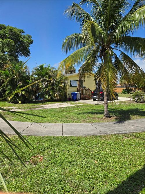 239 Ne 18th Ave, Pompano Beach, FL, 33060-6740 | Card Image