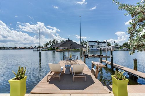 1172 35th Ave Ne, ST PETERSBURG, FL, 33704-1614 | Card Image