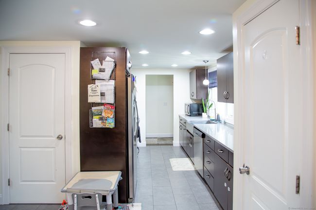 5 Shannon Rdg, House other with 3 bedrooms, 3 bathrooms and null parking in Danbury CT | Image 8