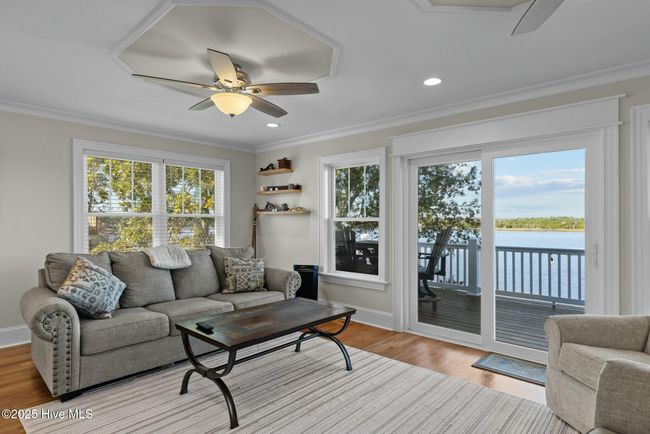 Living Room | Image 32