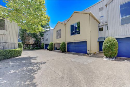 648 Lester St, Houston, TX, 77007-5221 | Card Image