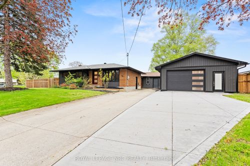 18 Island Rd, St Catharines, ON, L2M4B6 | Card Image