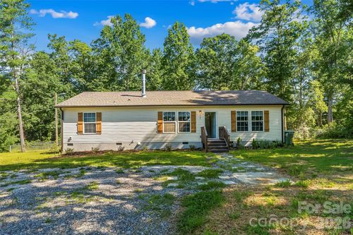 17 Windy Acres Dr, Hendersonville, NC, 28792-8087 | Card Image