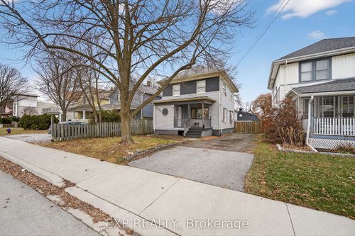4576 4th Ave, Niagara Falls, ON, L2E4N6 | Card Image