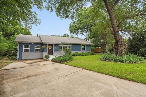 30 Dorothy Lane, Hurst, TX, 76053 | Card Image