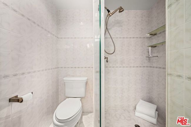 UNIT-406 - 318 N Maple Dr, Condo with 2 bedrooms, 3 bathrooms and 2 parking in Beverly Hills CA | Image 22