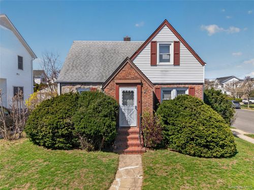 1217 Hillside Ave, New Hyde Park, NY, 11040-2704 | Card Image
