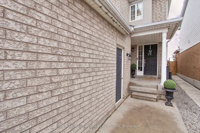 85 Larkspur Rd, House other with 3 bedrooms, 3 bathrooms and 5 parking in Brampton ON | Image 2