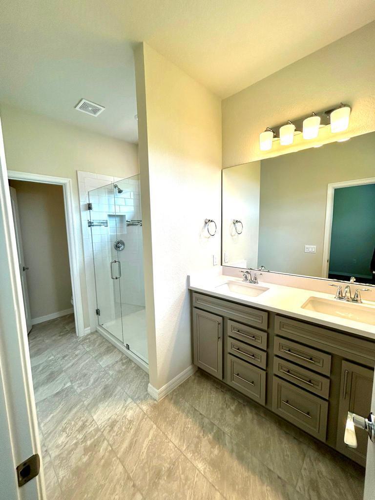 Residential Lease in Lake Worth 5