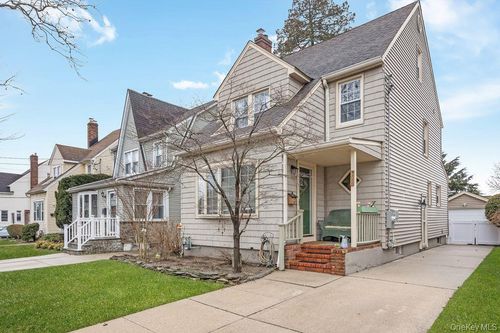 315 Marcellus Rd, Mineola, NY, 11501-1424 | Card Image