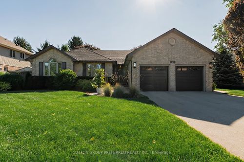 62 Parkview Dr, Dorchester, ON, N0L1G2 | Card Image
