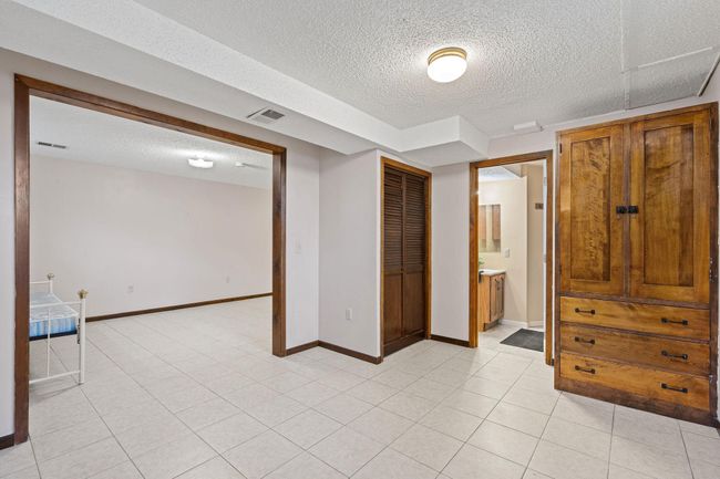 Lower Level Bonus Room | Image 33
