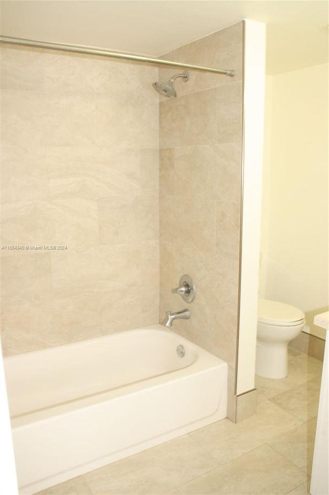 APT-503 - 520 Orton Ave, Condo with 2 bedrooms, 2 bathrooms and null parking in Fort Lauderdale FL | Image 13