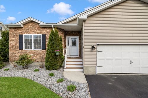 3 Garden Vista Dr, Cranston, RI, 02920-4057 | Card Image
