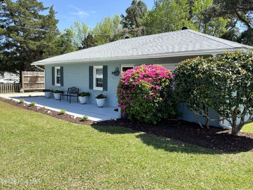 923 N Yaupon Ter, Morehead City, NC, 28557-3442 | Card Image