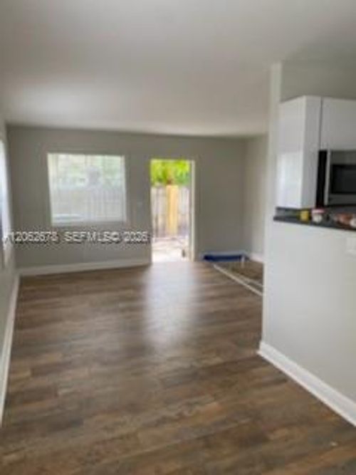 1-35 Ne 13th St, Fort Lauderdale, FL, 33304-1037 | Card Image