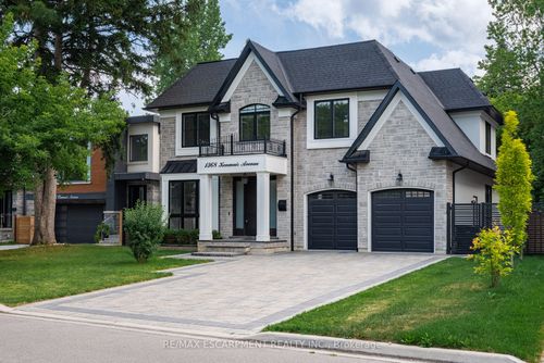 1368 Kenmuir Ave, Mississauga, ON, L5G4B4 | Card Image