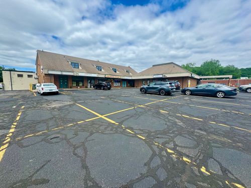 252 Hartford Ave, Newington, CT, 06111-2077 | Card Image