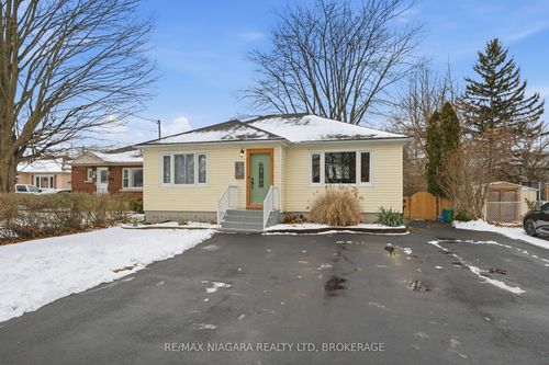 489 Vine St, Saint Catharines, ON, L2M3T2 | Card Image