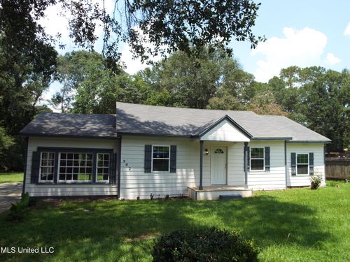 902 Seminary St, McComb, MS, 39648-4654 | Card Image