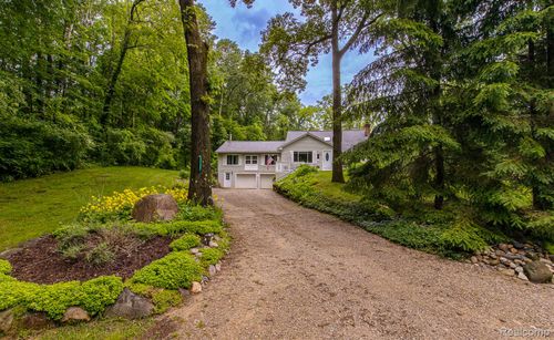 5124 Perryville Rd, Holly, MI, 48442-9500 | Card Image