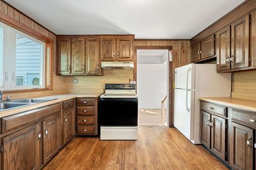 16 Douglass Way, Exeter, NH, 03833 | Card Image